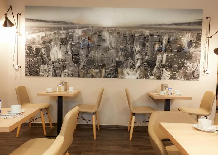 Manhattan Hotel 4*