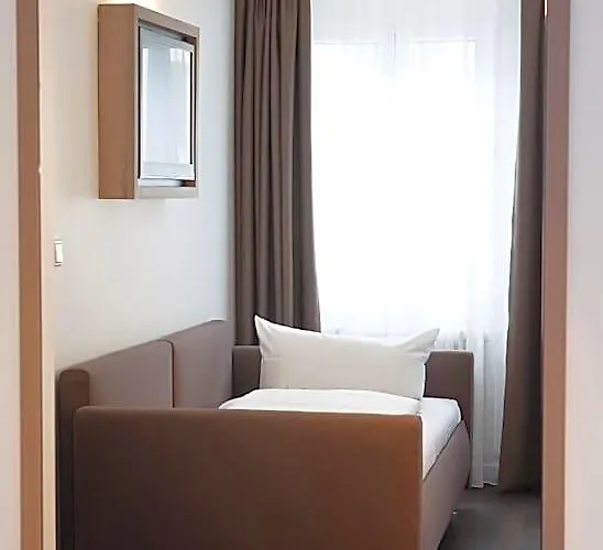 Manhattan Hotel 4*