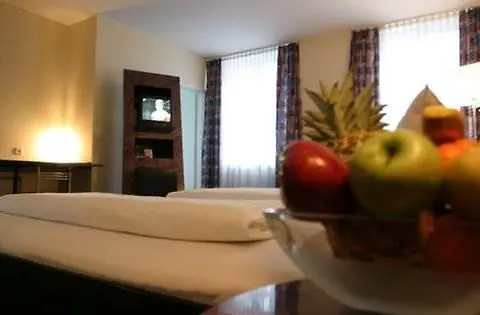 Manhattan Hotel 4*