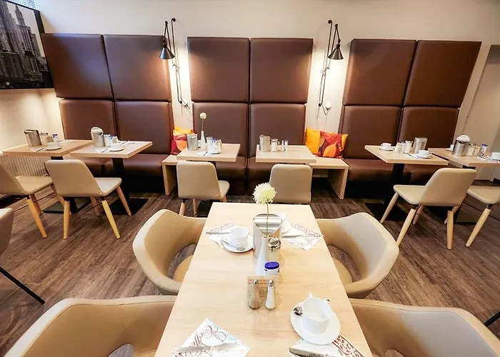 Manhattan Hotel 4*
