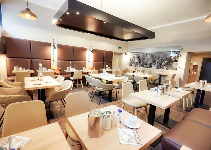 Manhattan Hotel 4*